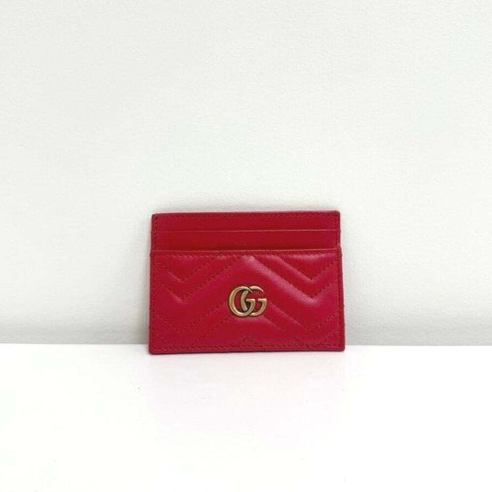 GUCCI GG Marmont Red Leather Quilted Card Holder Case Gold Logo Chevron Wallet